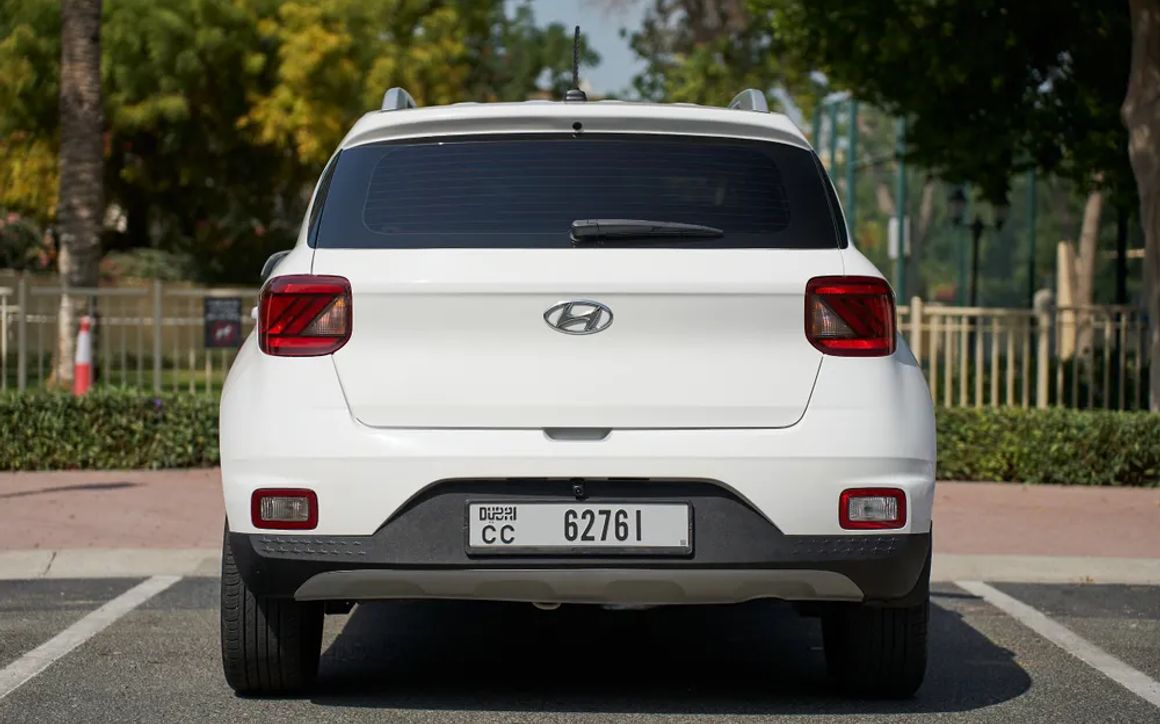 HYUNDAI VENUE - image 4