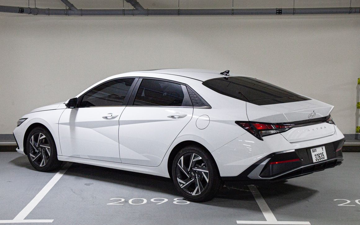 Hyundai Elantra - image 3