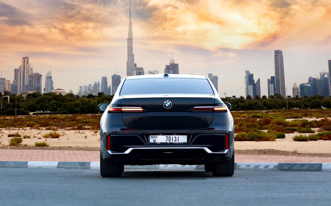BMW 735i Black - image 7