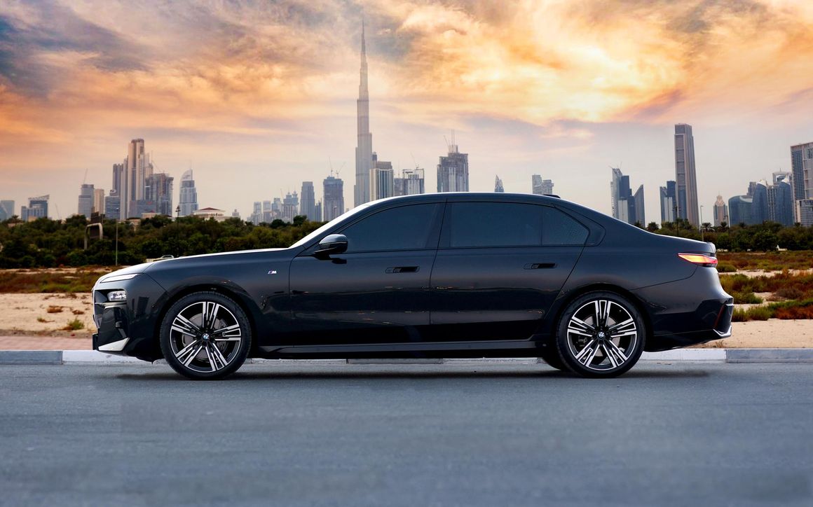 BMW 735i Black - image 2