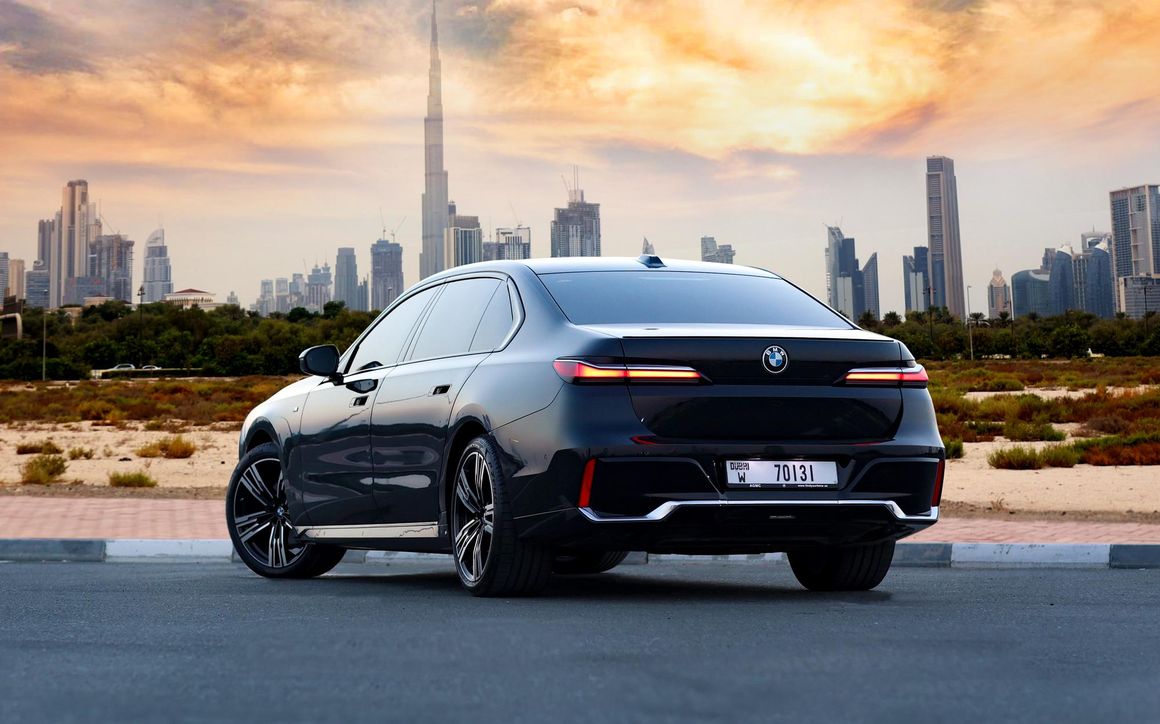 BMW 735i Black - image 6