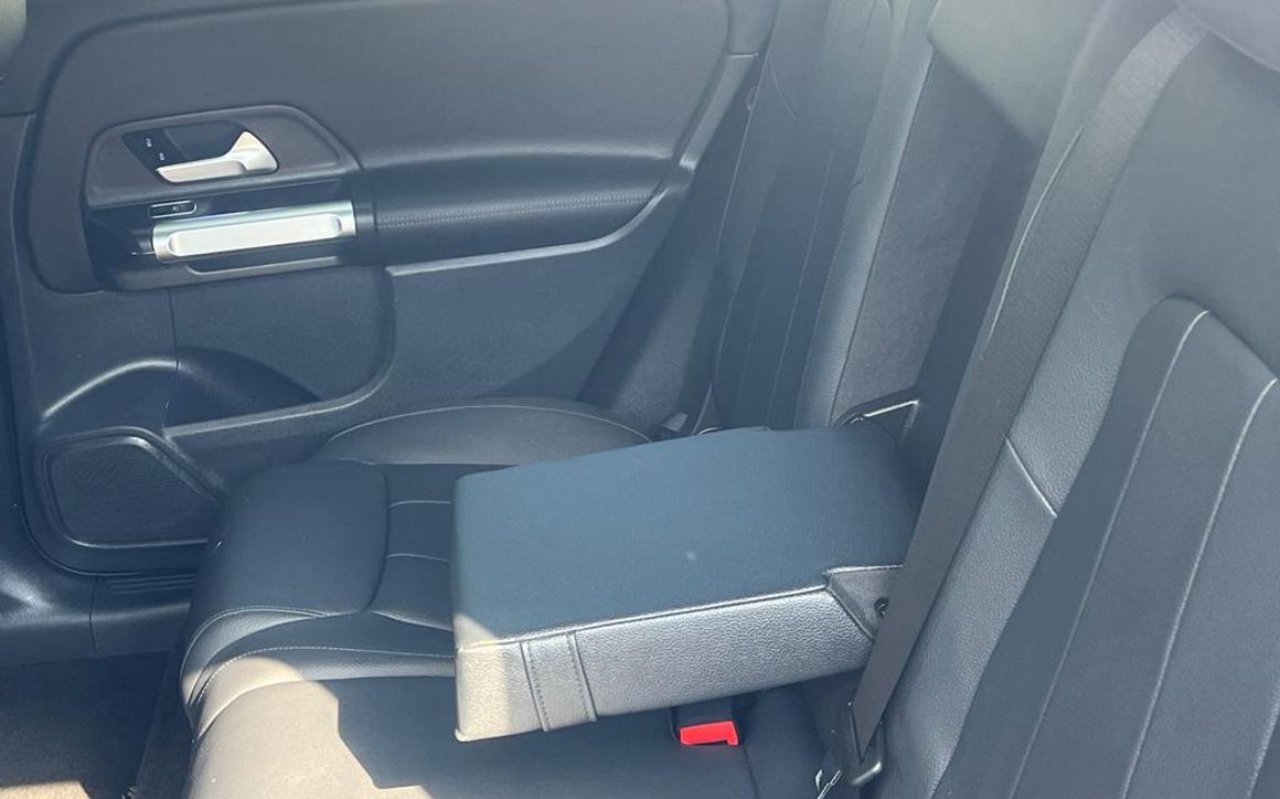 Mercedes GLB250 - image 10