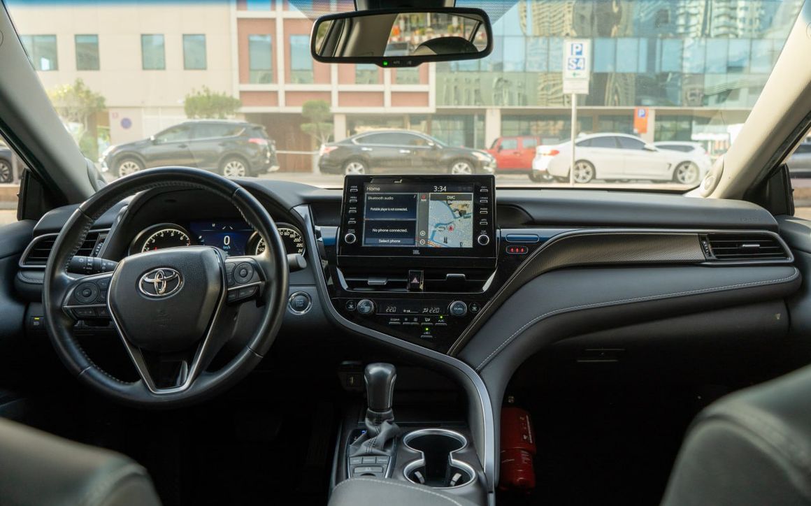 Toyota Camry - image 7