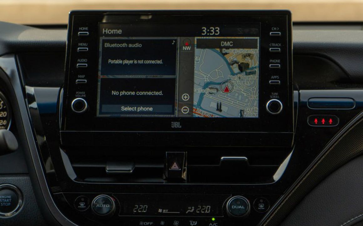 Toyota Camry - image 8