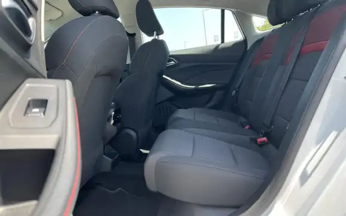 MG GT - image 11