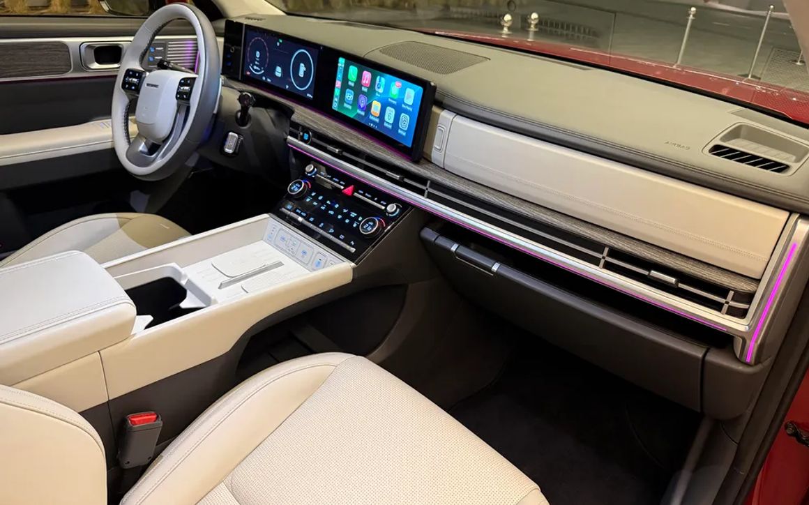 Hyndai Santa Fe White Interior - image 9