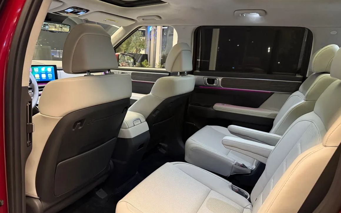 Hyndai Santa Fe White Interior - image 13