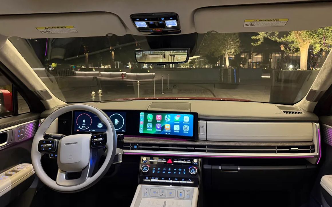 Hyndai Santa Fe White Interior - image 10