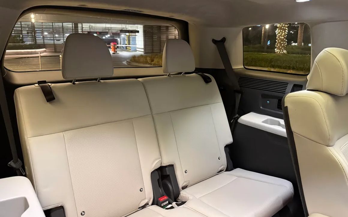 Hyndai Santa Fe White Interior - image 12