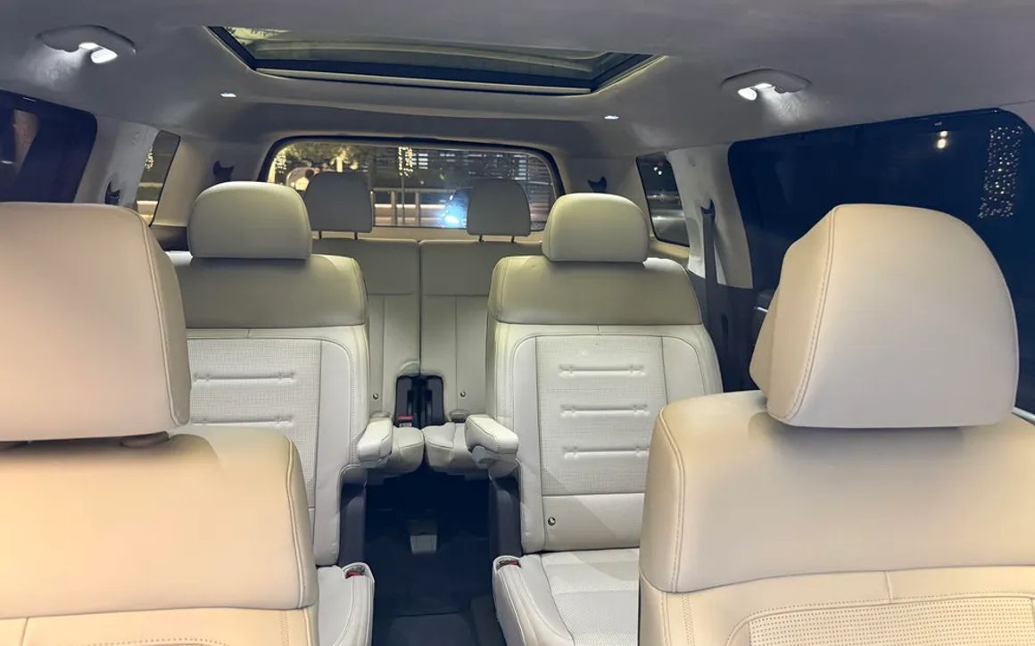 Hyndai Santa Fe White Interior - image 15