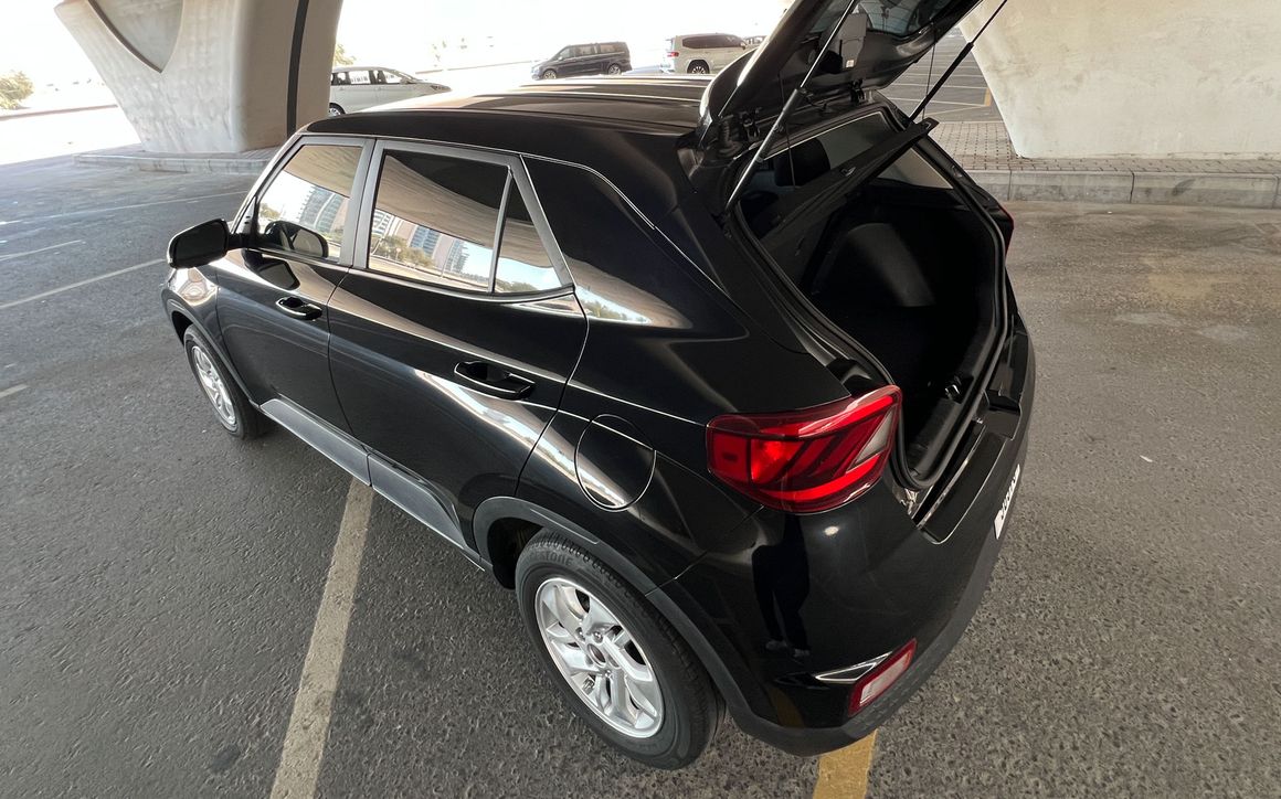 Hyundai Venue - image 7