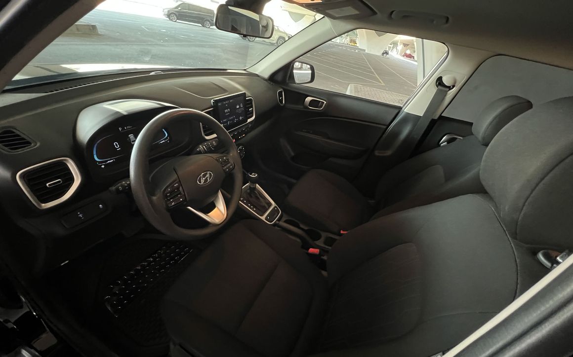 Hyundai Venue - image 9
