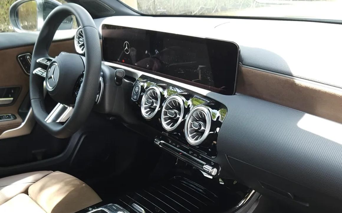 Mercedes A200 - image 12