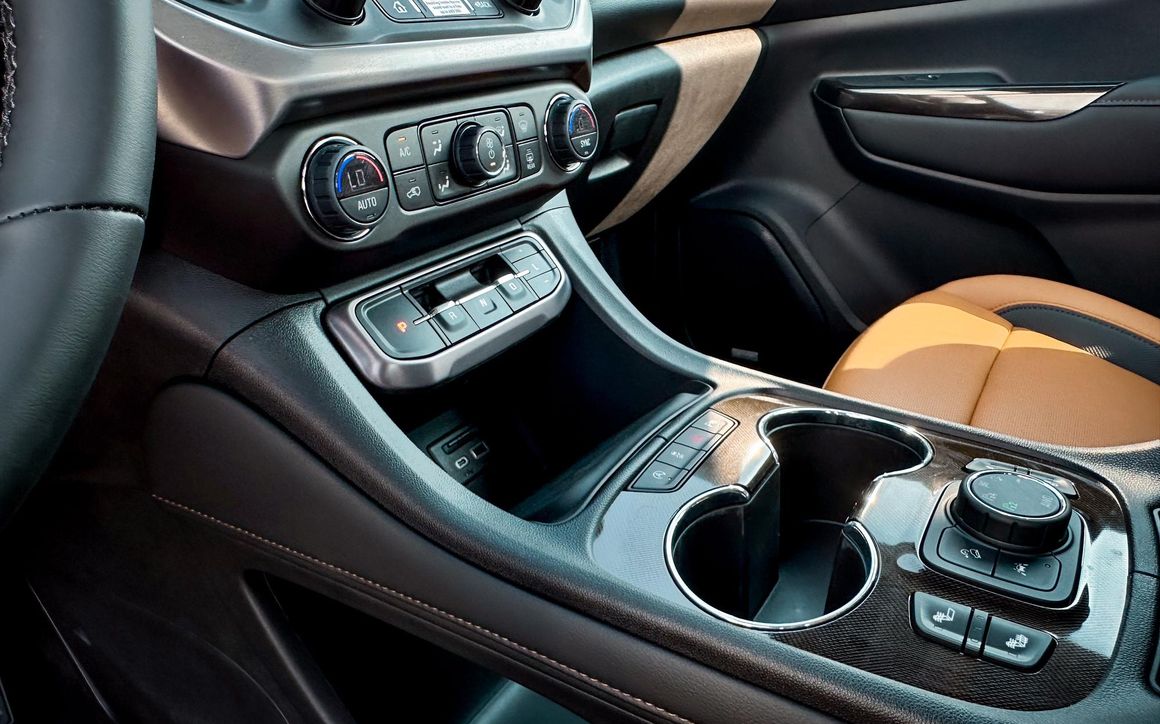 GMC Acadia - image 7