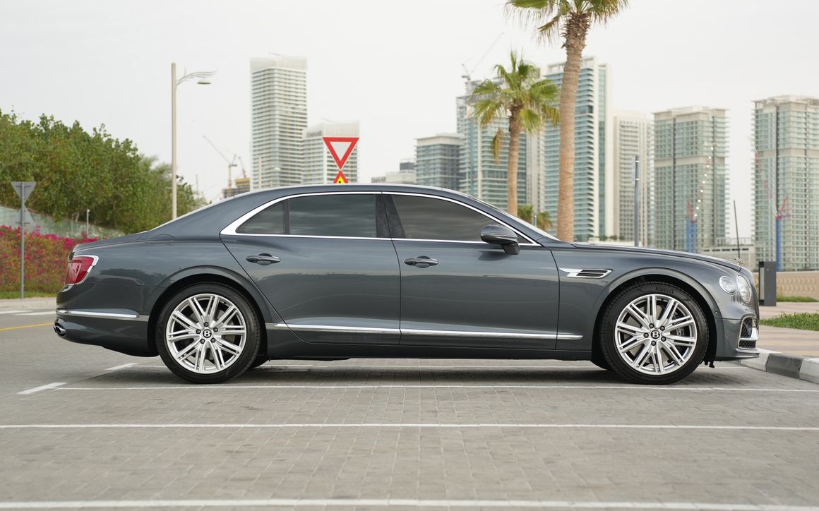 BENTLEY FLYING SPUR - image 3