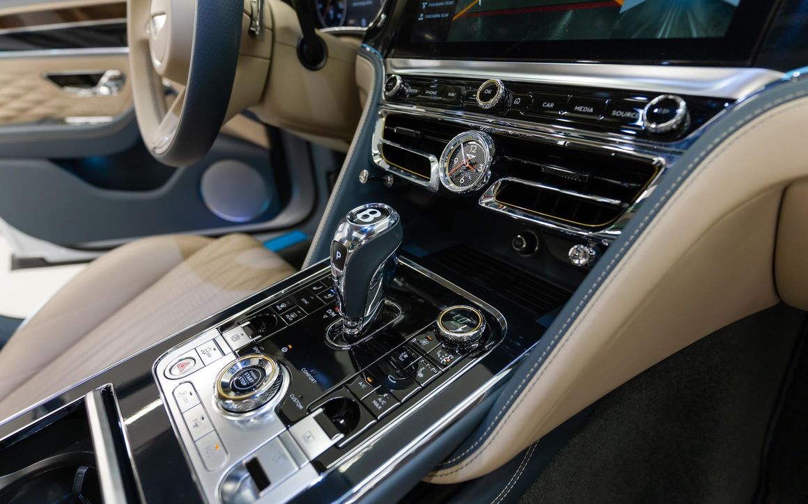 Bentley Flying Spur - image 5