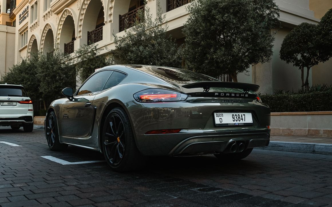 PORSCHE CAYMAN - image 2