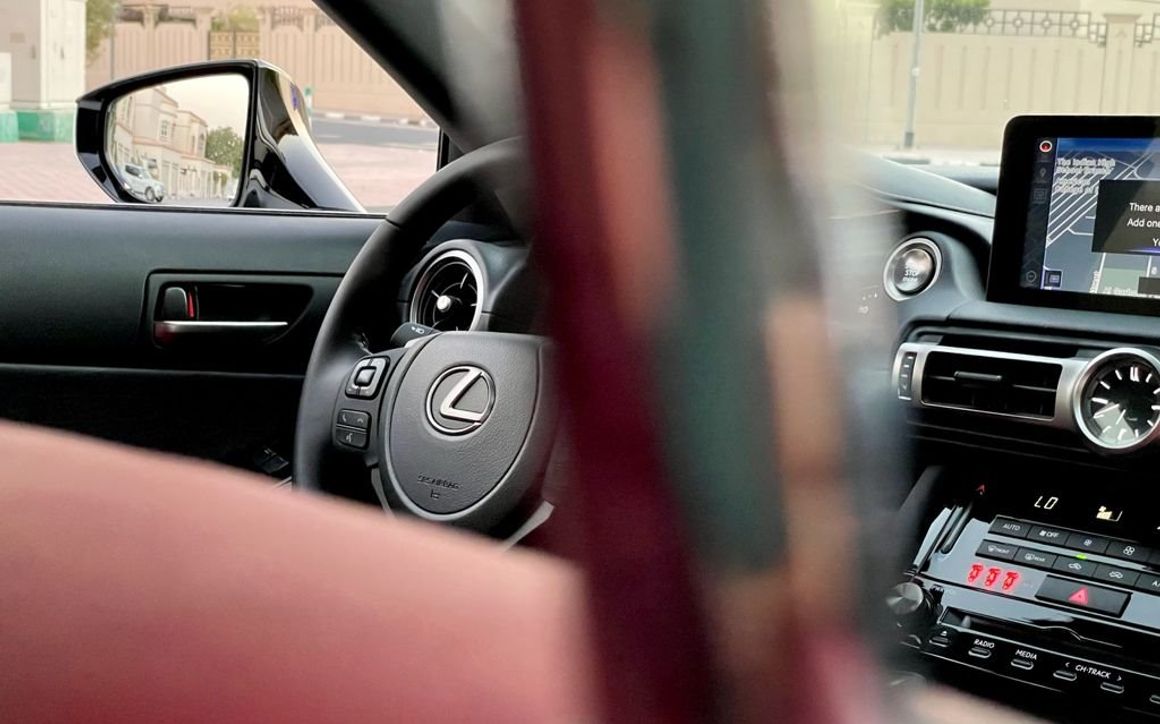 LEXUS IS 300 - image 14