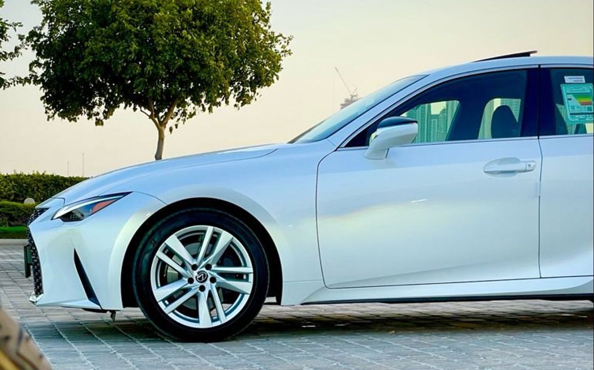 LEXUS IS 300 - image 10
