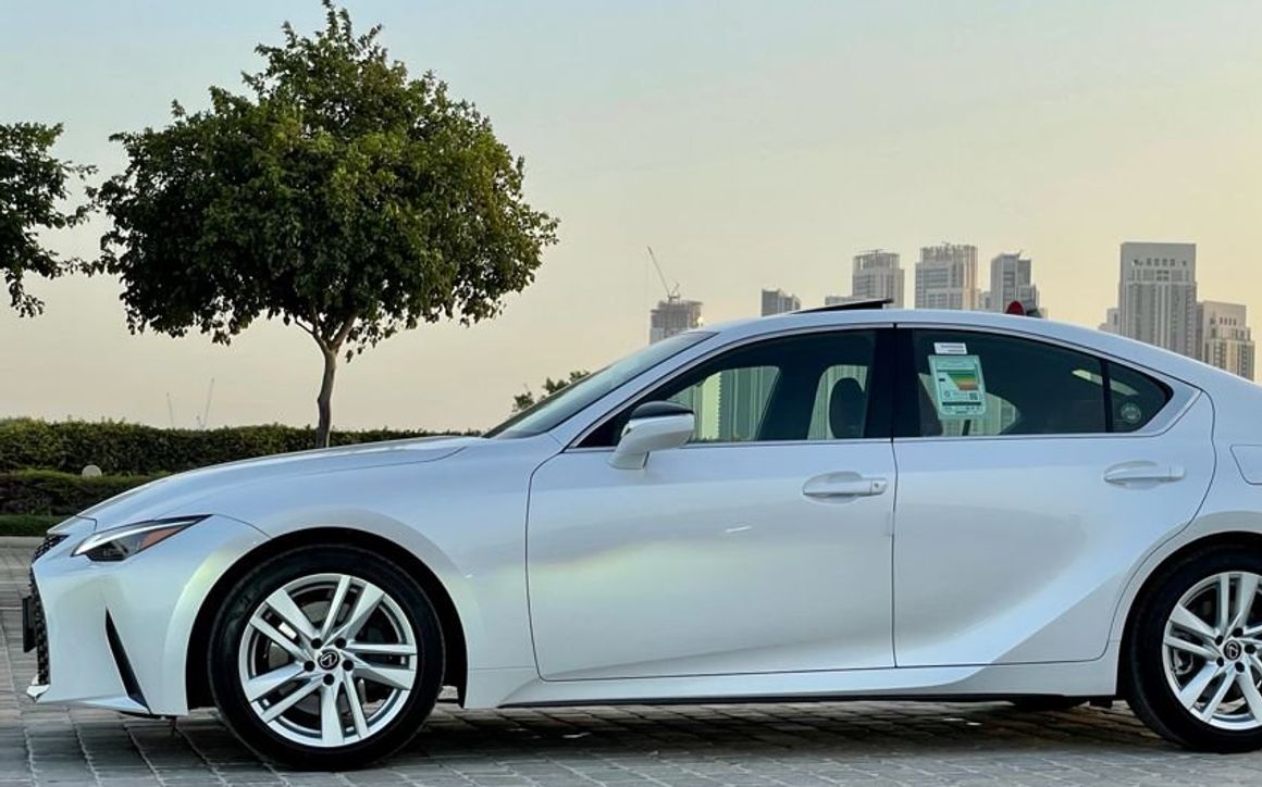 LEXUS IS 300 - image 7