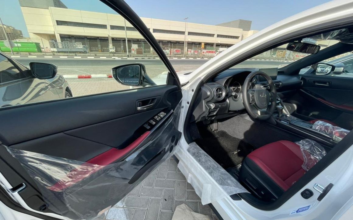 LEXUS IS 300 - image 11