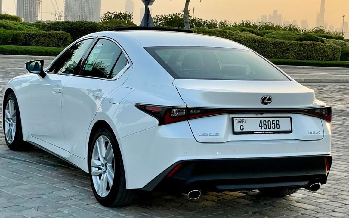 LEXUS IS 300 - image 8