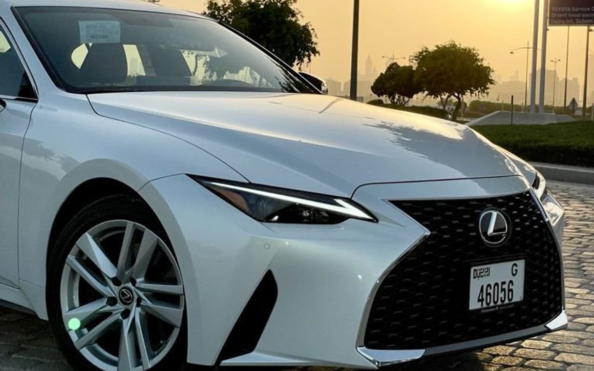 LEXUS IS 300 - image 9