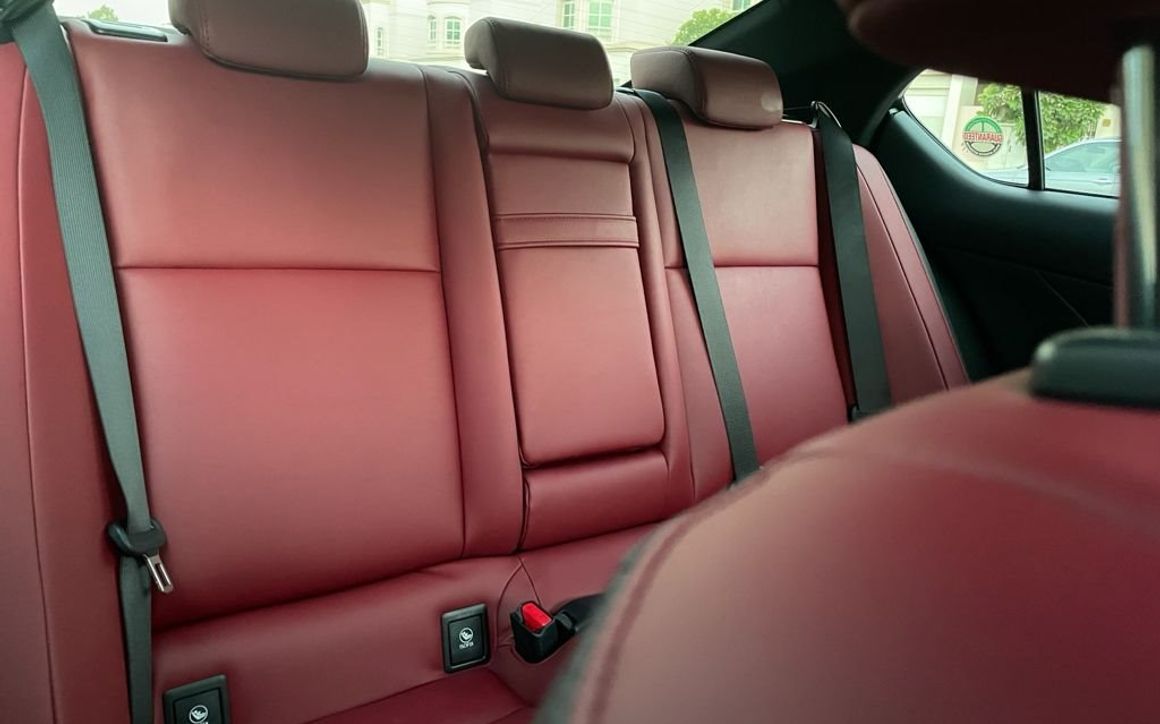 LEXUS IS 300 - image 15