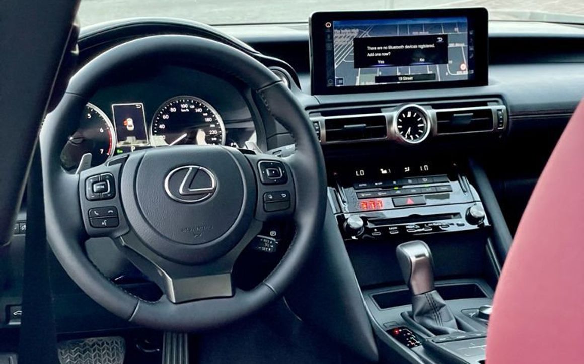 LEXUS IS 300 - image 12