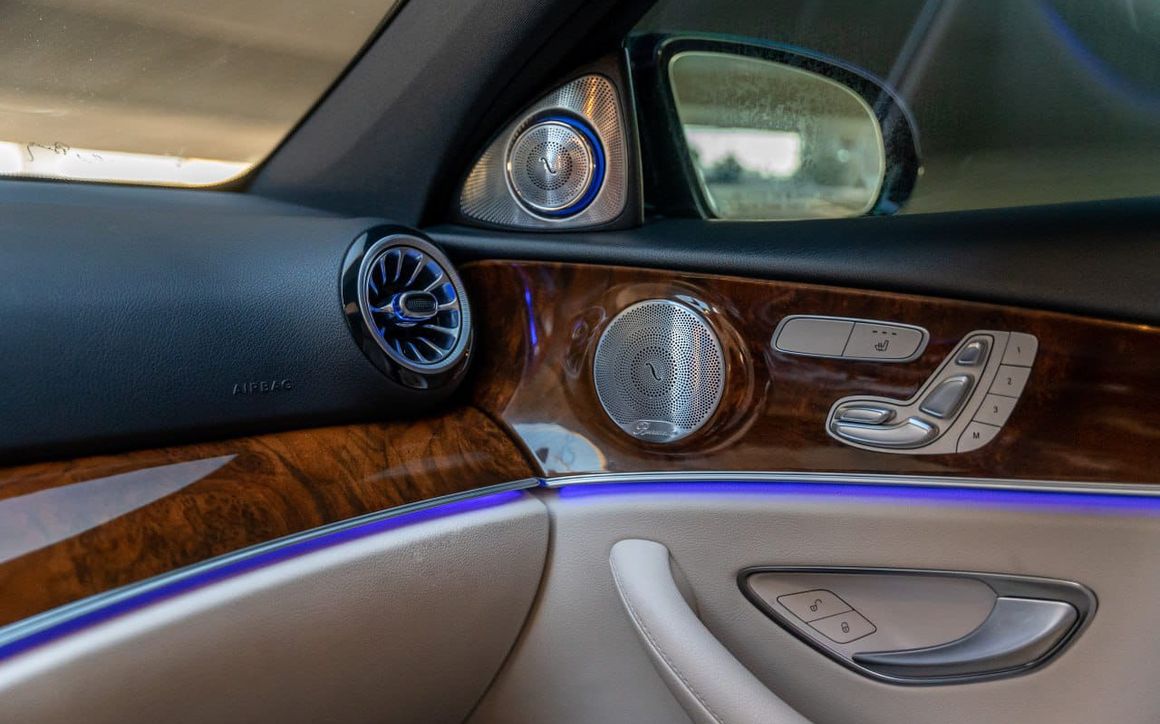 MERCEDES E300 2019 - image 11