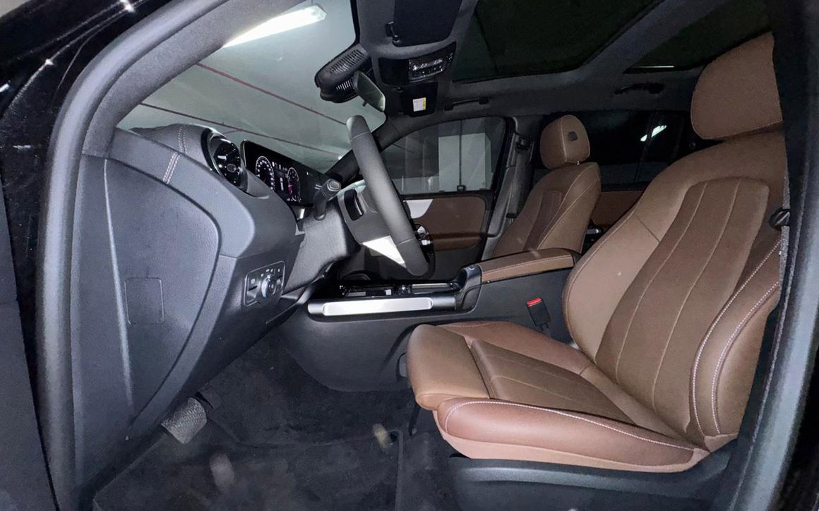 MERCEDES GLB200 - image 5