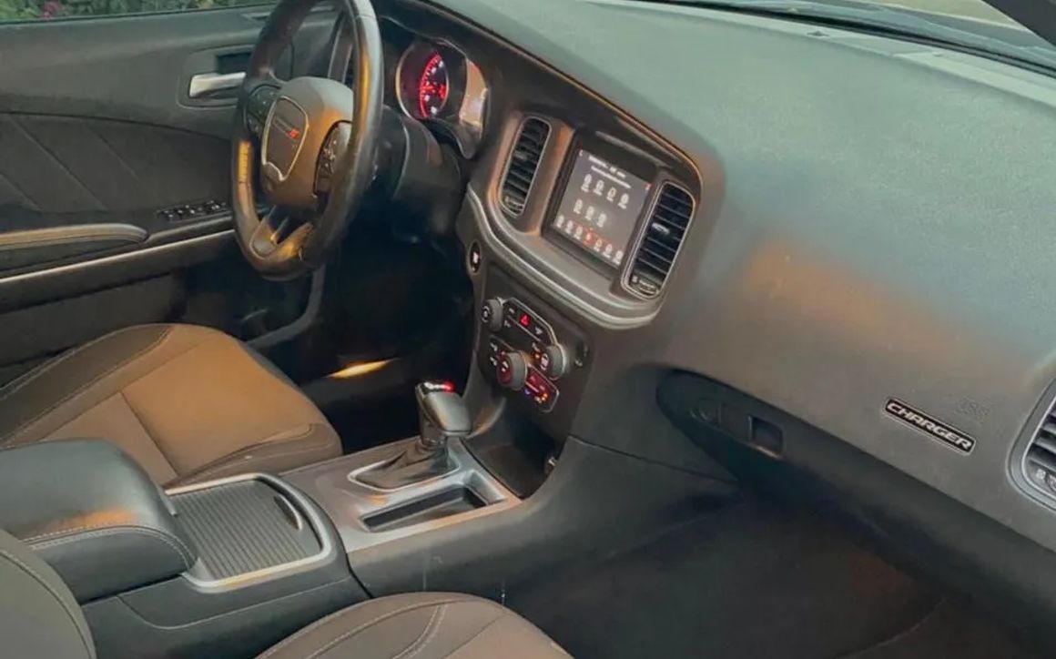 Dodge Charger - image 6