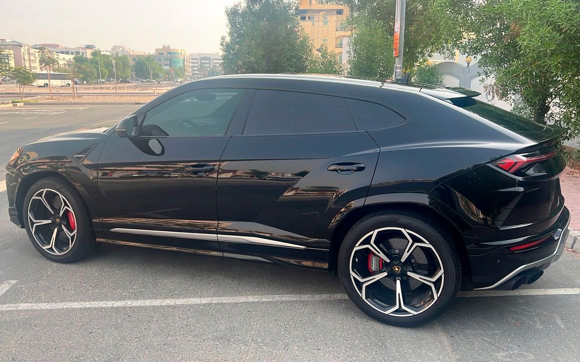 LAMBORGHINI URUS - image 2