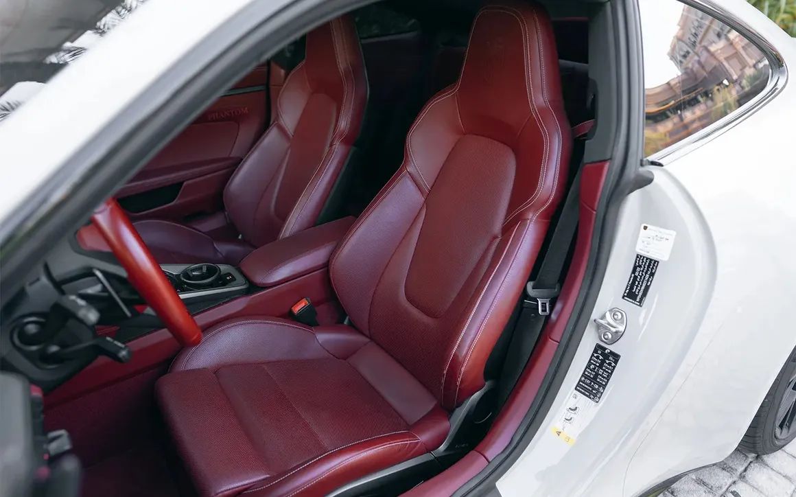 PORSCHE 911 - image 10