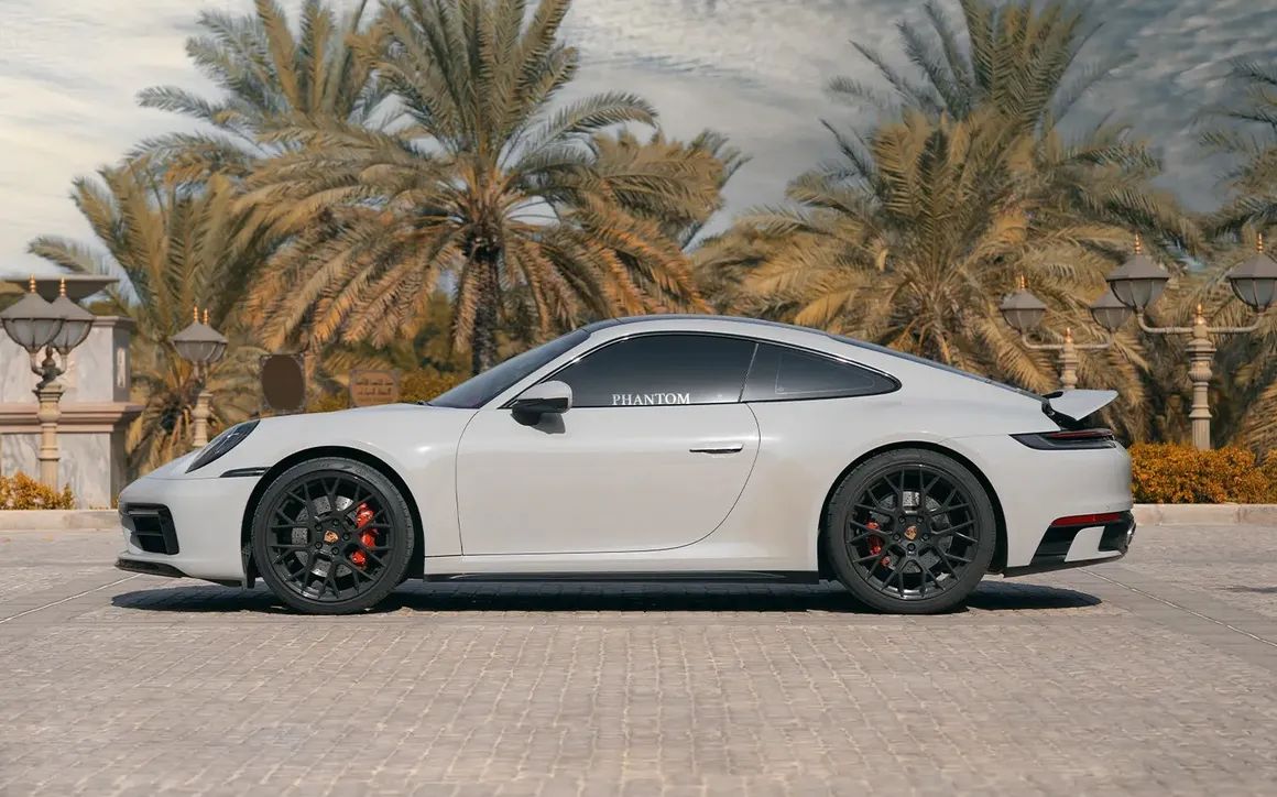 PORSCHE 911 - image 2