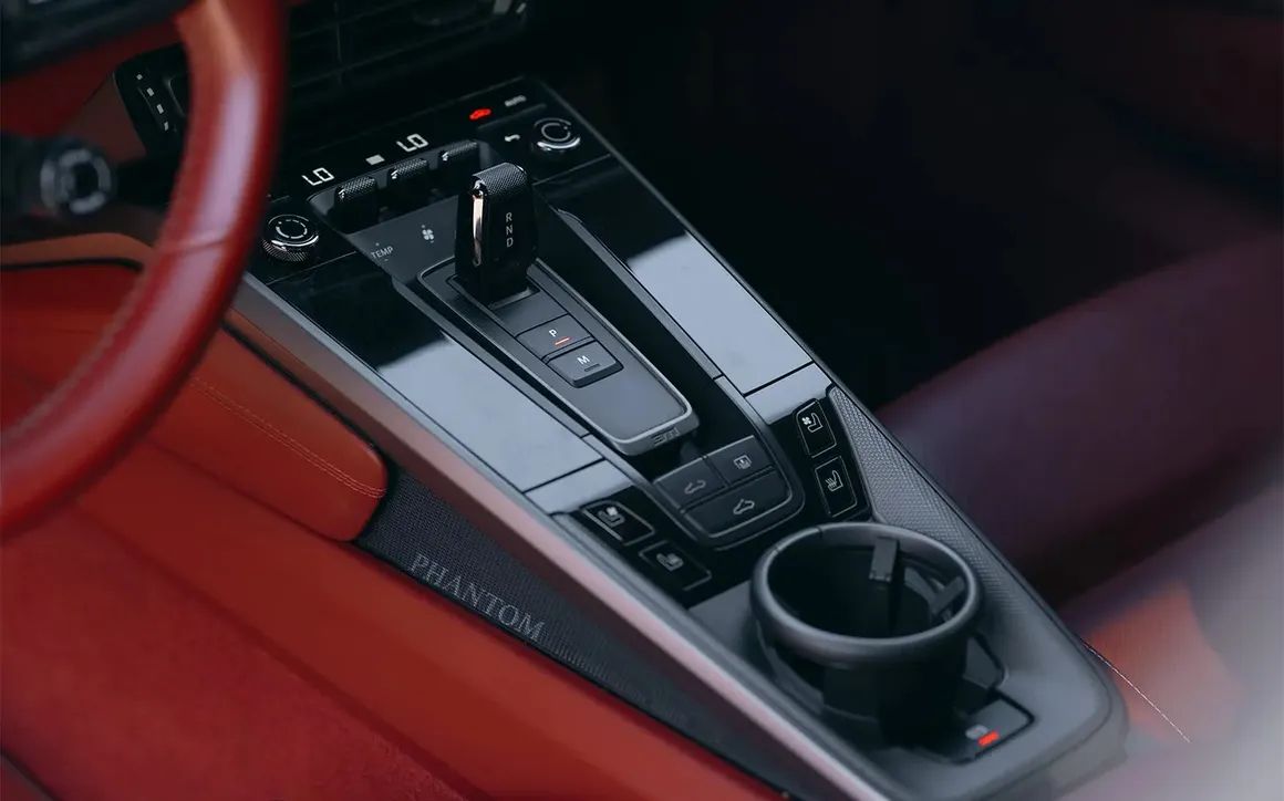 PORSCHE 911 - image 8