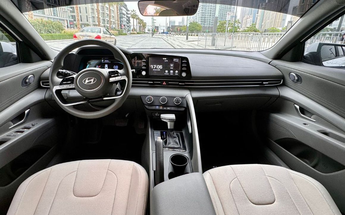 HYUNDAI ELANTRA - image 4