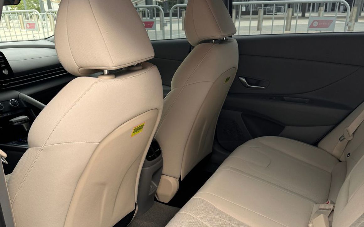 HYUNDAI ELANTRA - image 5