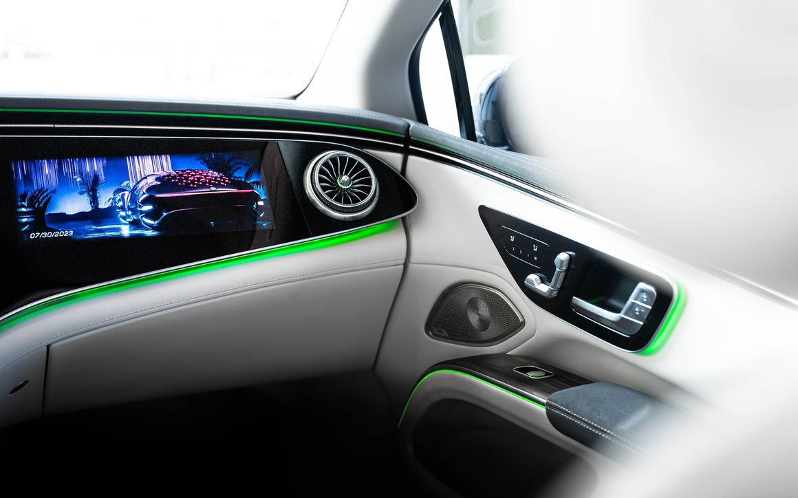 MERCEDES EQS 580 - image 17