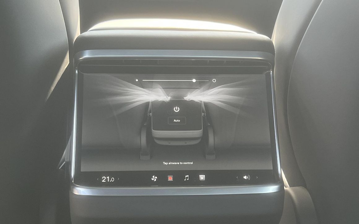 Tesla Model S Plaid - image 19