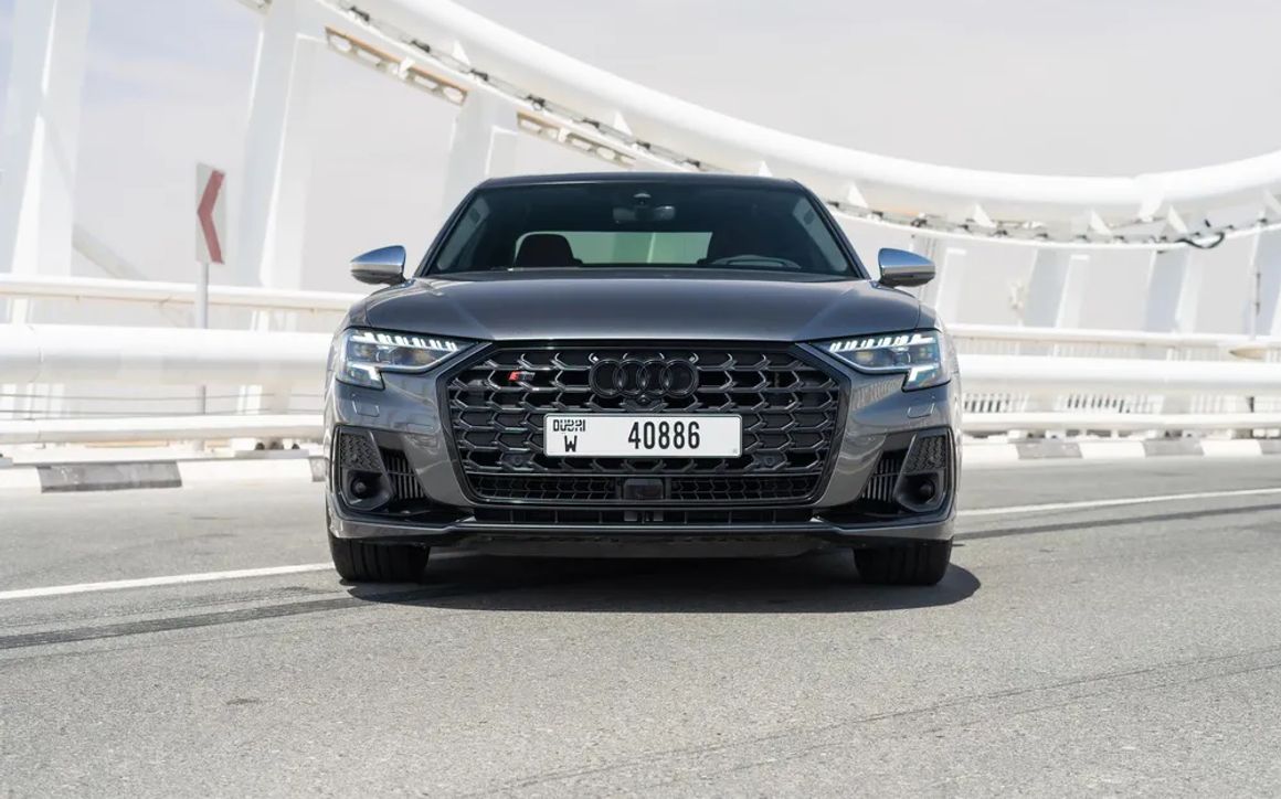 Audi S8 - image 3