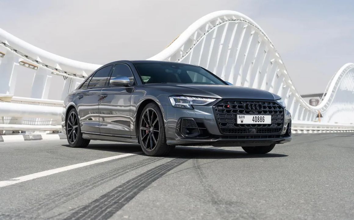 Audi S8 - image 7