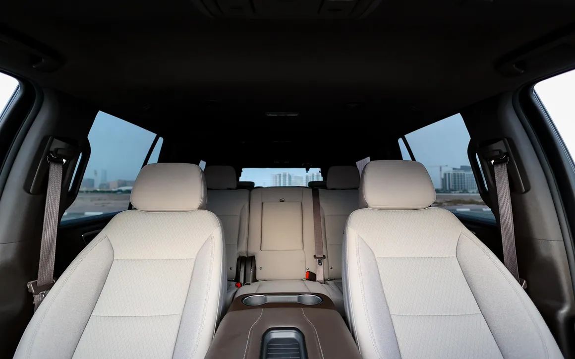 GMC Yukon Black - image 10