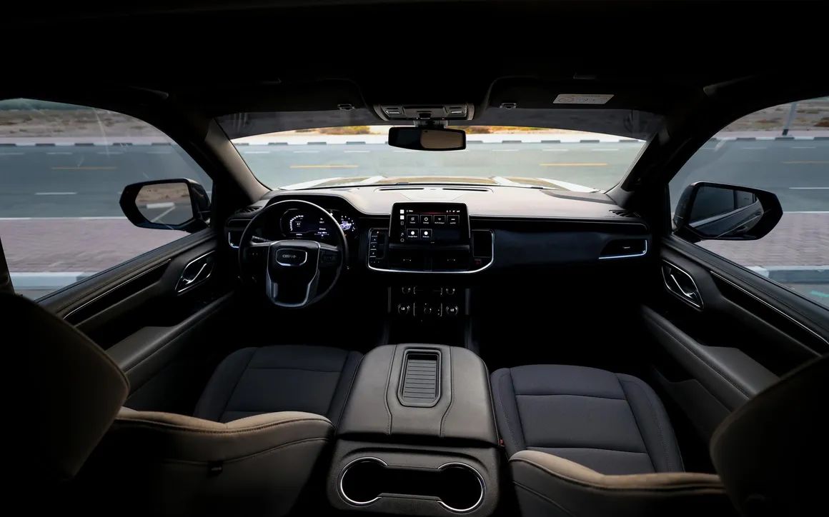 GMC Yukon Black - image 7