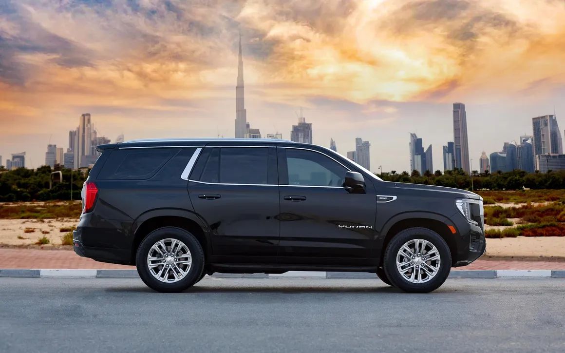 GMC Yukon Black - image 2