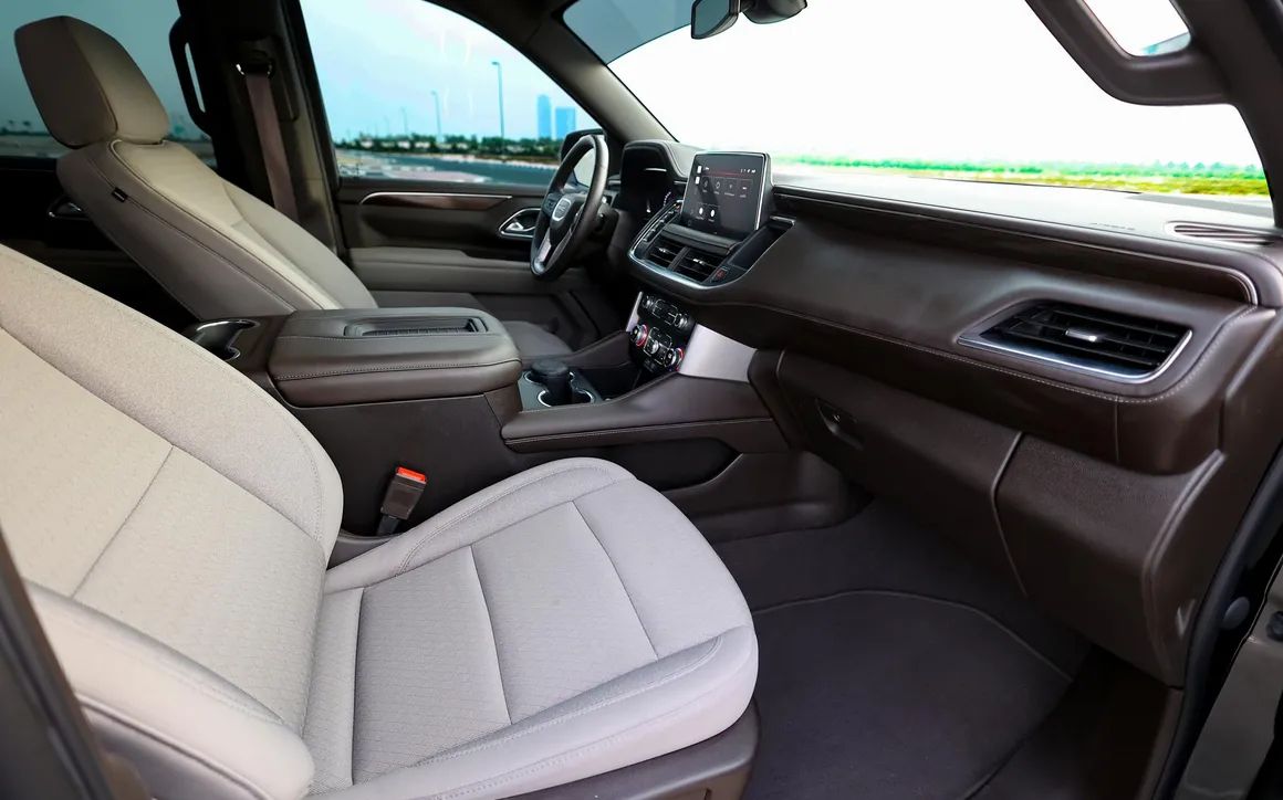 GMC Yukon Black - image 8