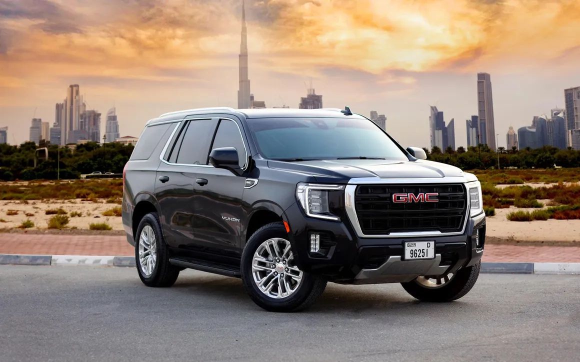 GMC Yukon Black - image 1