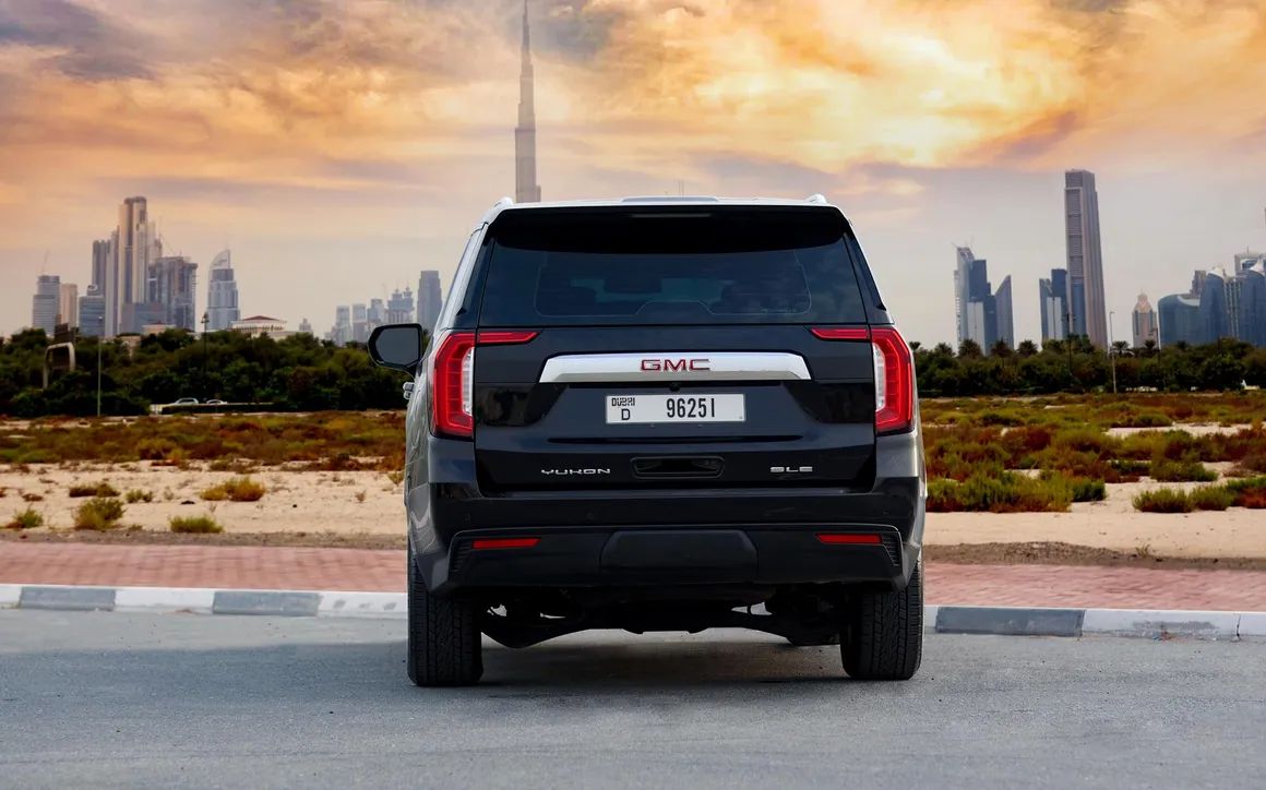 GMC Yukon Black - image 6