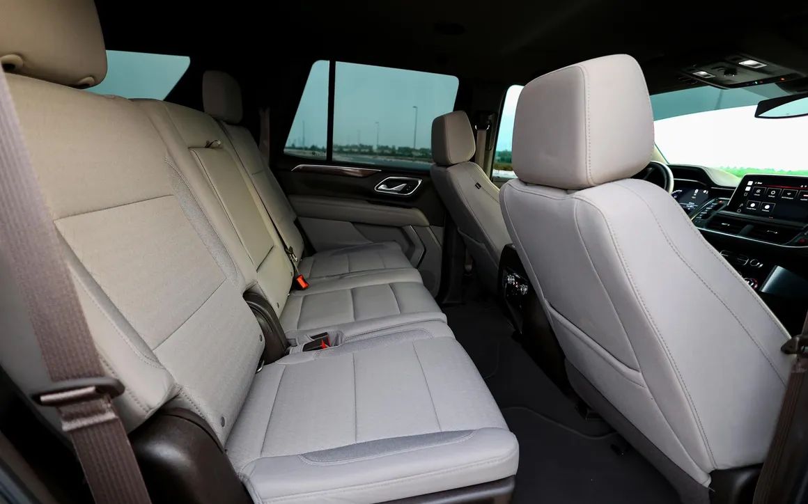 GMC Yukon Black - image 9