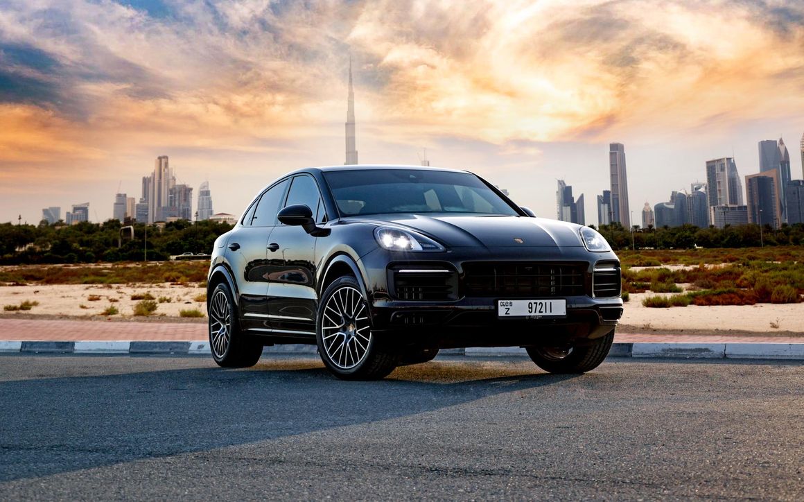 Porsche Cayenne Coupe Black - image 4